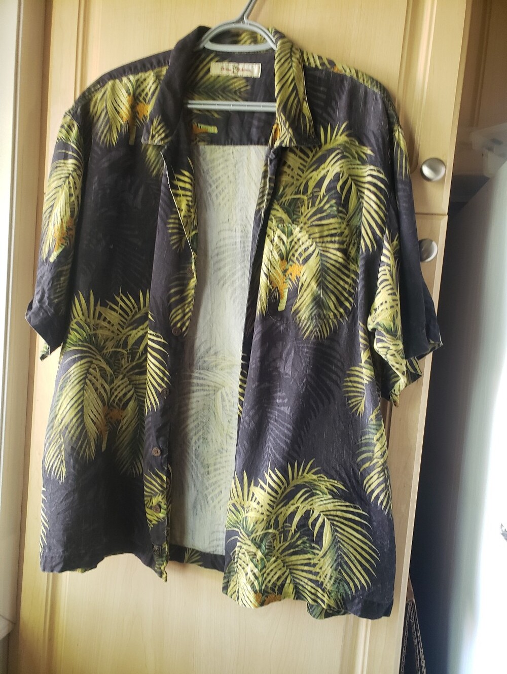 Tommy Bahama Silk Men's Hawaiian Shirt  Tropical Short-Sleeve Shirt